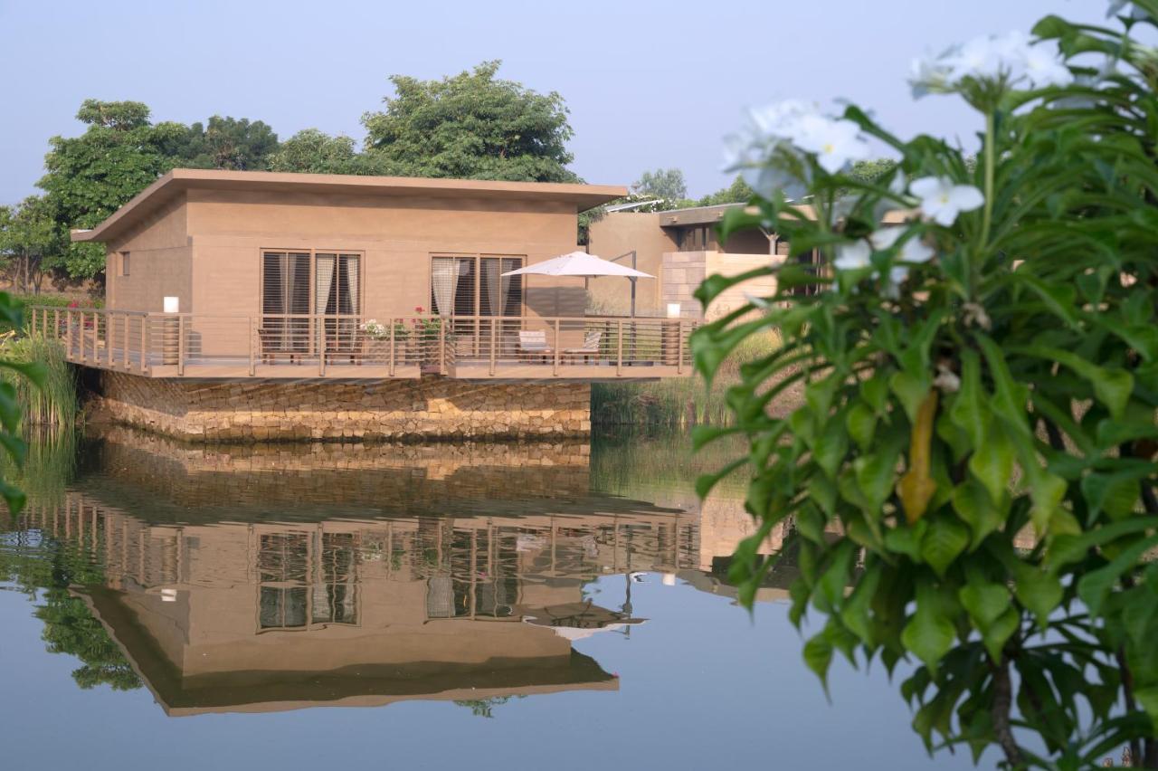 Life At Repose- Lake Villas Resort & Club Chor Warodra Extérieur photo